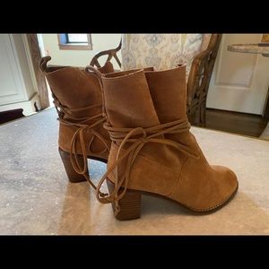 🎁Toms Brown Suede Ankle Boot. Worn Once. 6🎁